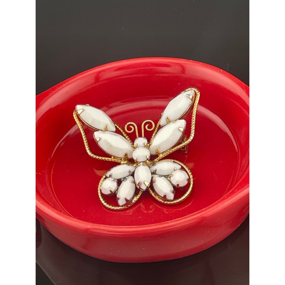 Juliana DeLizza & Elster White Milk Glass Butterfly Brooch Gold Tone Pin D&E